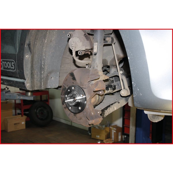 Radnabe am Auto in Werkstatt