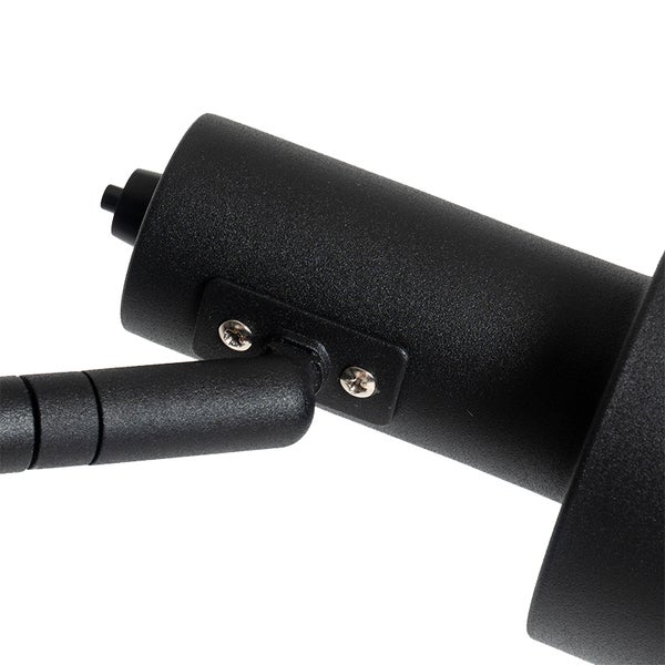 Detailaufnahme einer schwarzen Wandleuchte mit Schrauben