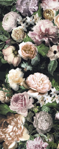 Dekoratives florales Muster mit Rosen und Blättern.