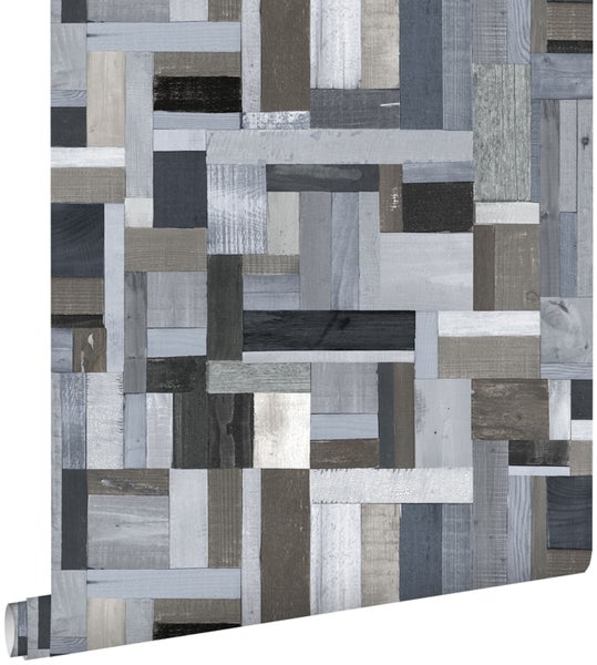 Tapetenrolle mit Holzoptik