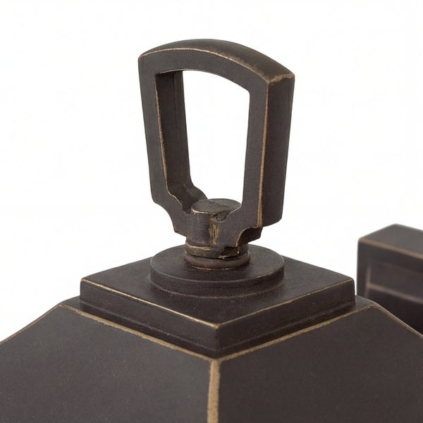 Detailansicht einer Außenleuchte mit Halterung