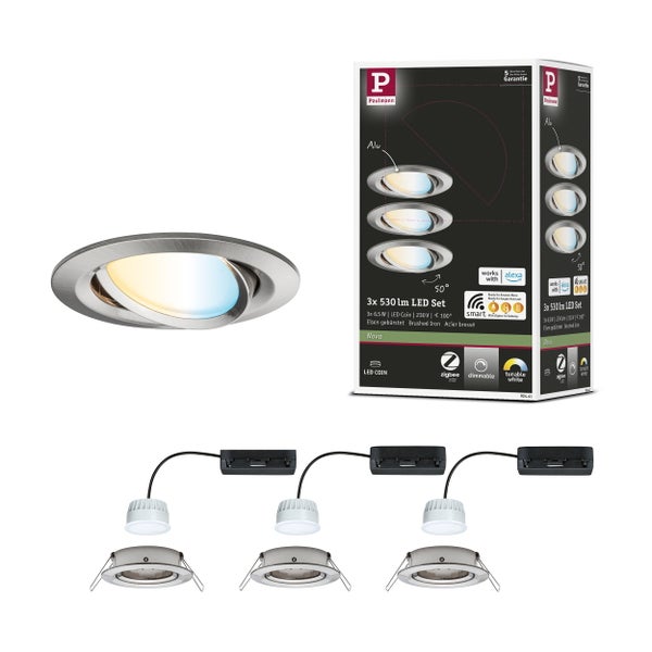 LED Einbauleuchte Nova in einem Wohnraum mit schwenkbaren Spots, in drei Stufen dimmbar über den Lichtschalter und mit warmweißem Licht.