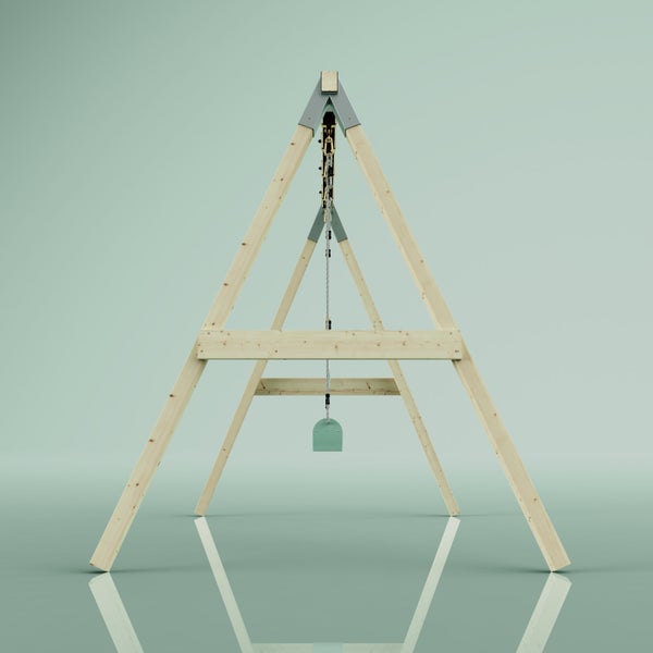 Sandaufzug aus Holz für Spielplatz mit Eimer und Kettenzug.