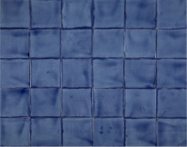 Quadratische Keramikfliesen, Nahaufnahme