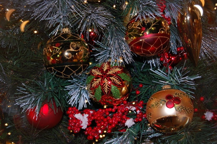 Rot, Gold, Grün glänzend 8cm Glaskugelsortiment 9-teilig, mundgeblasen und aufwendig handdekoriert, 9 Stck., Weihnachtsbaumkugeln, Christbaumschmuck, Weihnachtsbaumanhänger