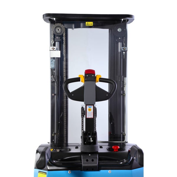 Detailansicht eines Hubstaplers mit Bedienelementen