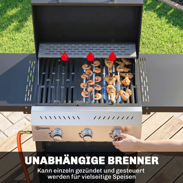 Outsunny Gasgrill mit drei unabhängig voneinander steuerbaren Brennern beim Grillen von Fleisch und Meeresfrüchten.