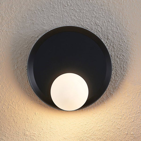 Runde Wandleuchte mit schwarzem Rahmen und weißem Lichtelement