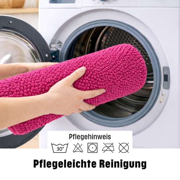 Badematte wird in Waschmaschine gelegt. Pflege: 30 Grad Wäsche, nicht bleichen, Schontrocknen, nicht bügeln, keine chemische Reinigung.