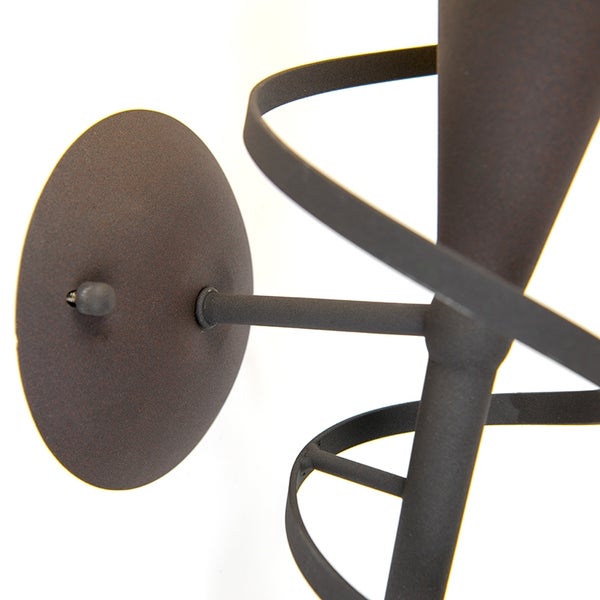 Wandleuchte aus Metall mit spiralförmigem Design