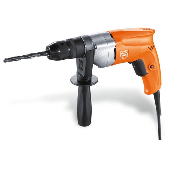 Orangefarbene elektrische Fein Bohrmaschine mit Zusatzhandgriff, Bohrfutter und Bohrer sowie Fein Logo.