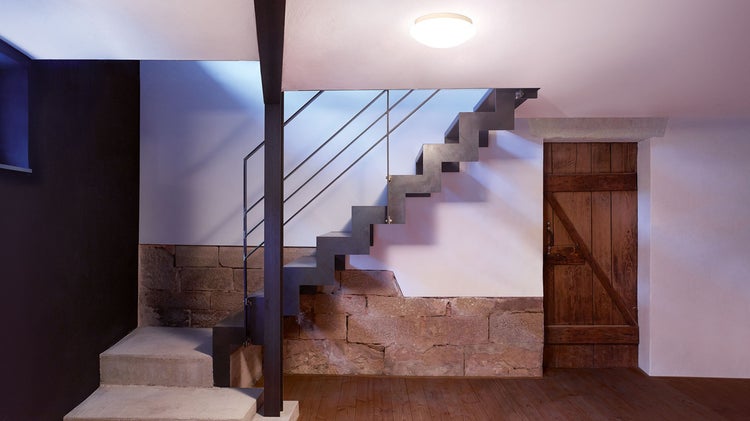 Technische Zeichnung einer runden Lampe mit Maßangaben