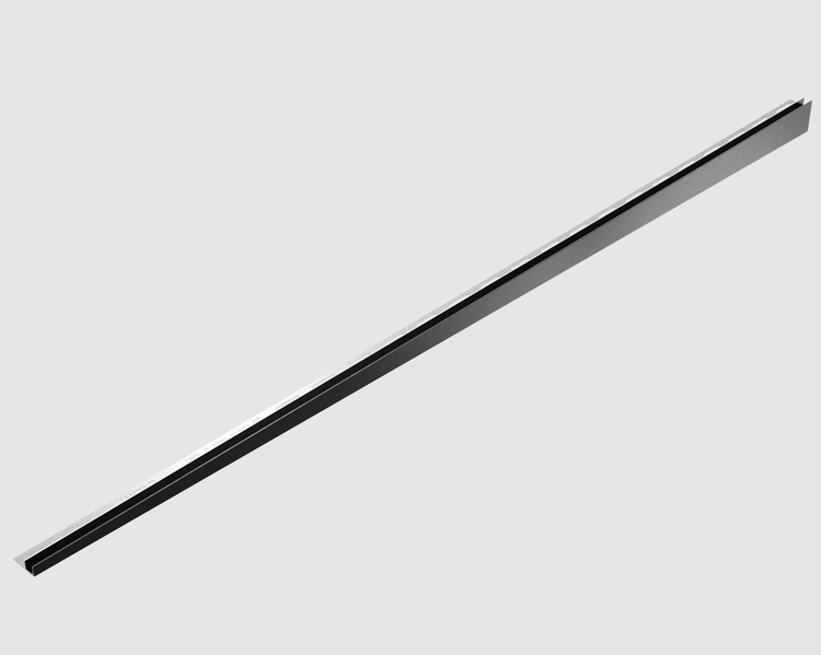 Schwarzes Fliesenprofil aus Aluminium mit gelochtem Befestigungsschenkel für Kantenabschlüsse.