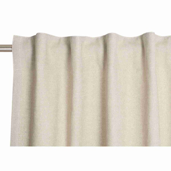 Textile Gardine auf einer Gardinenstange