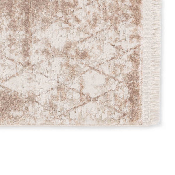 Nahaufnahme eines Teppichs mit Vintage-Muster und Fransen.