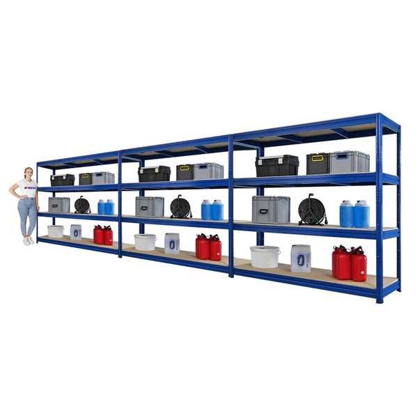 Blaues Schwerlastregal mit vier Regalböden, gefüllt mit Lagerboxen, Kanistern und Kabeltrommeln.