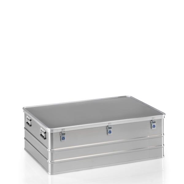 Dekorativer Teppich im Schlafzimmer mit Bett und Nachttisch