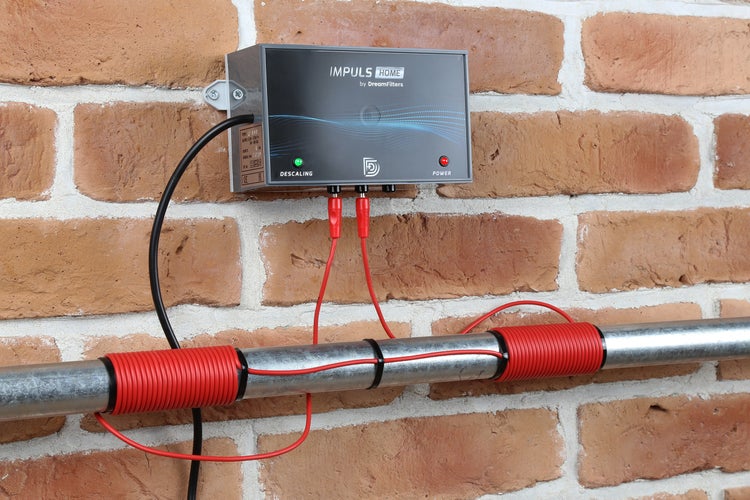 Entkalkungssystem Impuls Home 25. Umweltfreundlicher Impuls-Entkalker bis 1” oder 25 mm Rohrdurchmesser und max. Durchfluss von 1,2 m³/h.