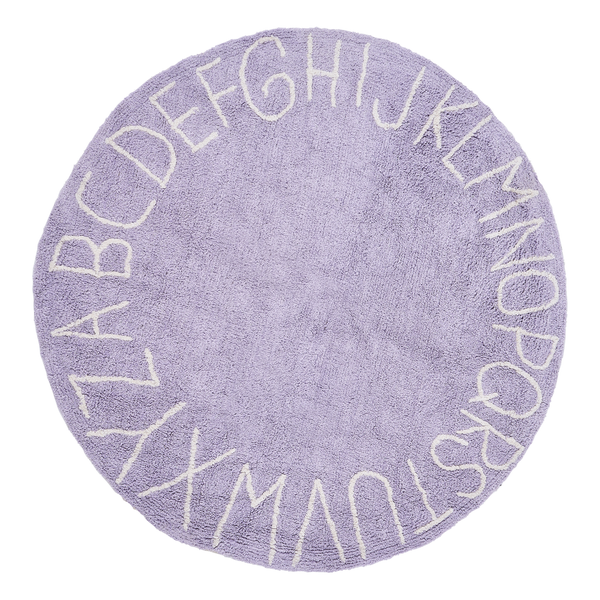 Runder lila Kinderteppich mit weißem Alphabet-Muster am Rand.