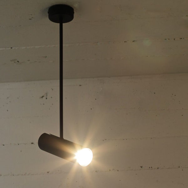 Deckenleuchte mit zylindrischem Lampenschirm