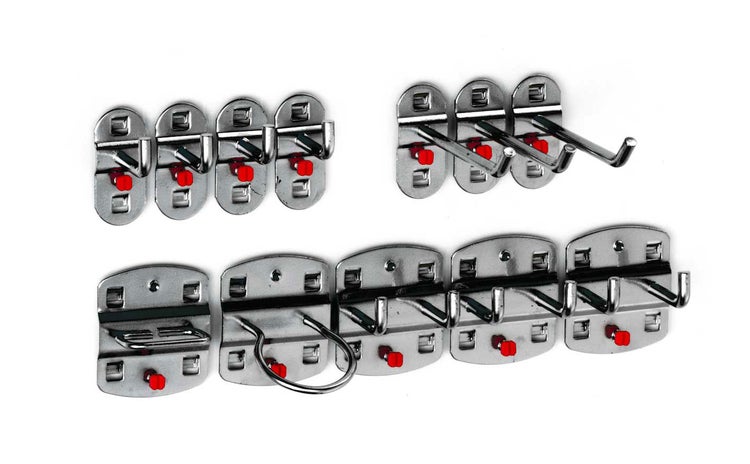 Werkzeughalter Set und Wandhaken aus Metall für die Werkstatt mit roten Verriegelungselementen.
