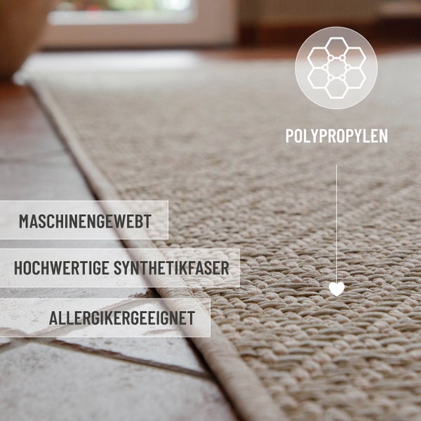 Nahaufnahme eines maschinengewebten Teppichs aus Polypropylen, hochwertige Synthetikfaser, geeignet für Allergiker.
