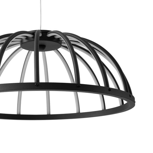 Detailansicht einer schwarzen, kuppelförmigen LED-Pendelleuchte aus Metall in Käfigoptik mit integrierten Leuchtstreifen.