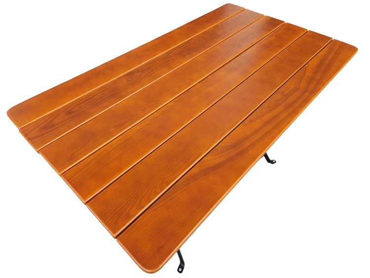 Tischplatte aus Holz mit sechs breiten Lamellen und abgerundeten Ecken für Gartentische.