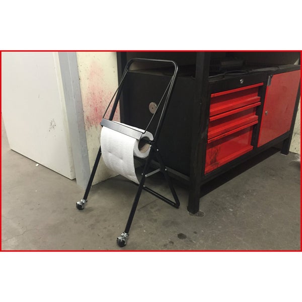 Werkstattrollenhalter mit Papierrolle neben Werkbank