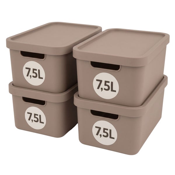 Vier stapelbare Aufbewahrungsboxen mit Deckel und Griffmulde, Fassungsvermögen 7,5 Liter pro Kunststoffbox.