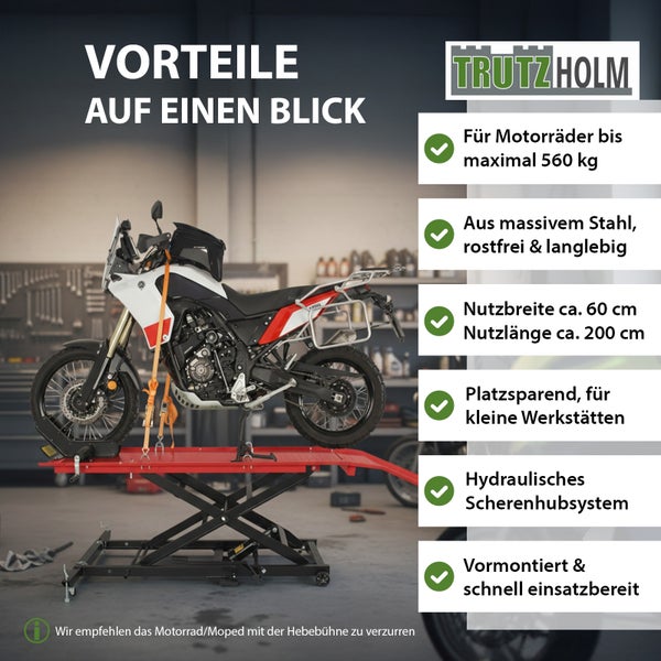 Motorrad auf einer hydraulischen Scherenhebebühne aus Stahl der Marke TrutzHolm zur Werkstattausstattung. Vorteile auf einen Blick: Für Motorräder bis maximal 560 Kilogramm, aus massivem Stahl, rostfrei und langlebig, Nutzbreite circa 60 Zentimeter, Nutzlänge circa 200 Zentimeter, platzsparend für kleine Werkstätten, hydraulisches Scherenhubsystem, vormontiert und schnell einsatzbereit.