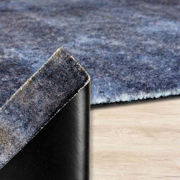 Teppich mit rutschfester Unterseite auf Holzboden