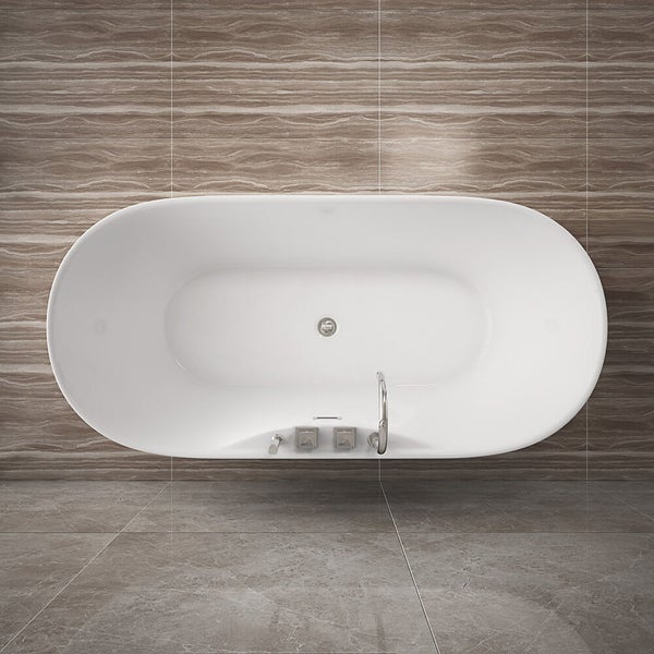 Freistehende ovale Badewanne in modernem Badezimmer mit Fliesen in Steinoptik