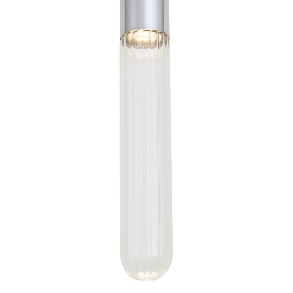 Moderne LED Hängeleuchte mit zylindrischem, geriffeltem Glaskörper und metallischem Sockel.