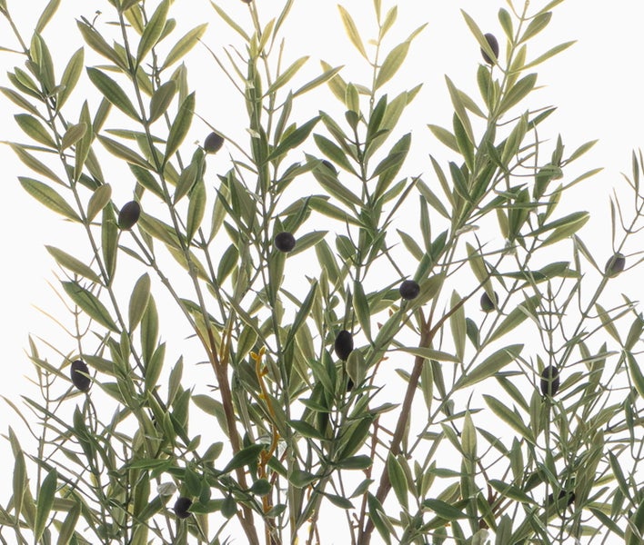 Künstliche Blume Lilie in Rosa und Weiß mit grünen Blättern.