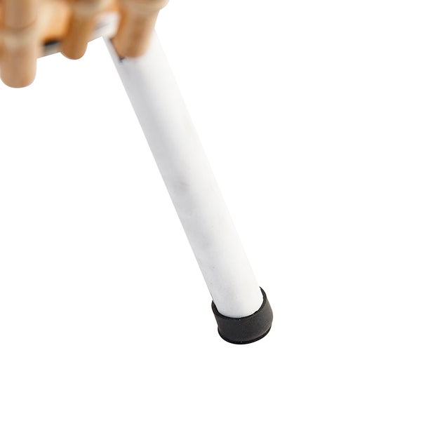 Detailaufnahme eines Stuhlbeins mit Bodenschoner