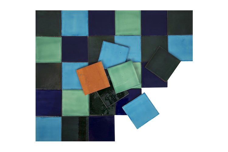 Muster aus Keramikfliesen in verschiedenen Farben