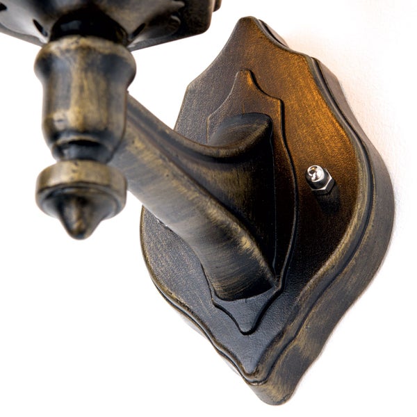Dekorative Wandhalterung für Außenleuchten aus Metall im Antik-Design.