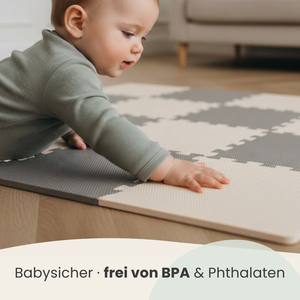 Baby krabbelt auf einer schadstofffreien Puzzlematte aus Schaumstoff, frei von Bisphenol A und Phthalaten.