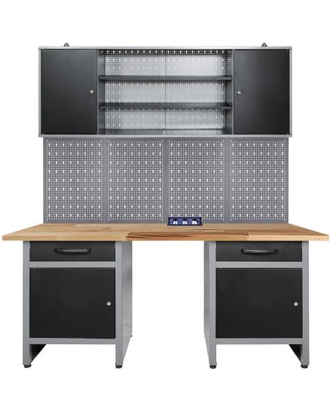 Geöffneter Werkzeugschrank mit Lochwand und Regalböden