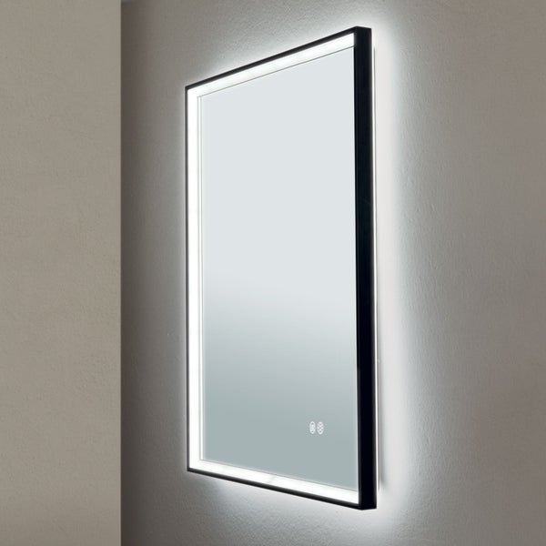 Rechteckiger Badezimmerspiegel mit LED Beleuchtung und schmalem Rahmen zur Wandmontage