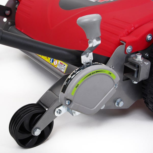 Detailansicht eines Rasenmähers mit Geschwindigkeitsregler