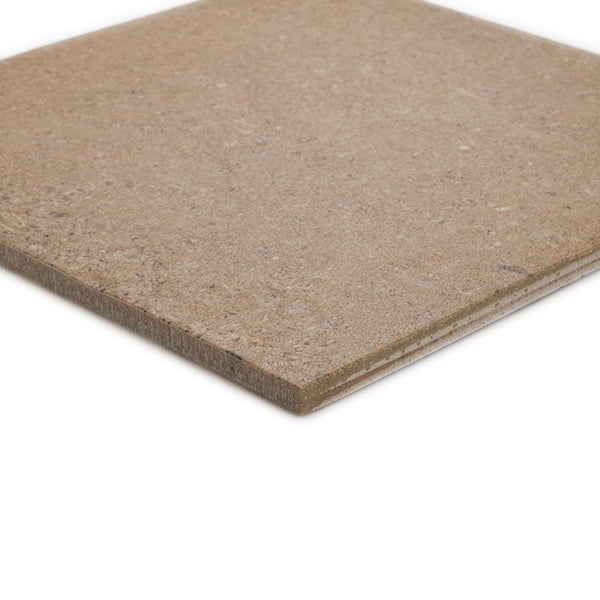 Quadratische Bodenfliese mit steinerner Textur in Perspektive