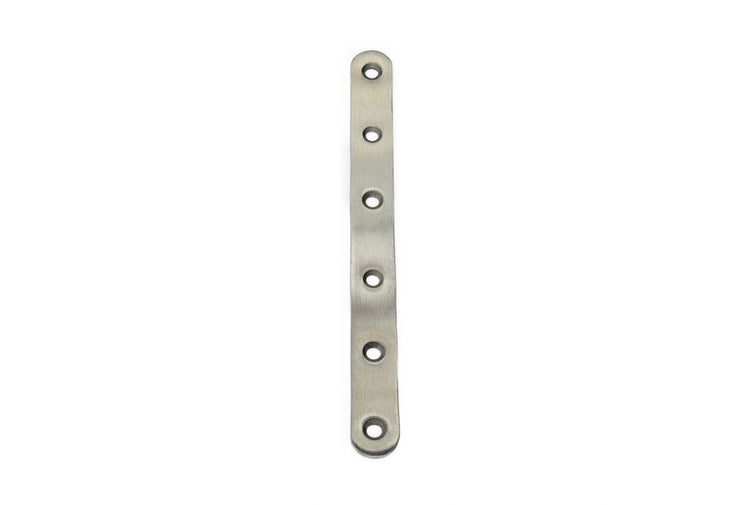 Gerader Lochplattenverbinder aus Metall mit sechs vorgebohrten Löchern zur stabilen Holzverbindung.