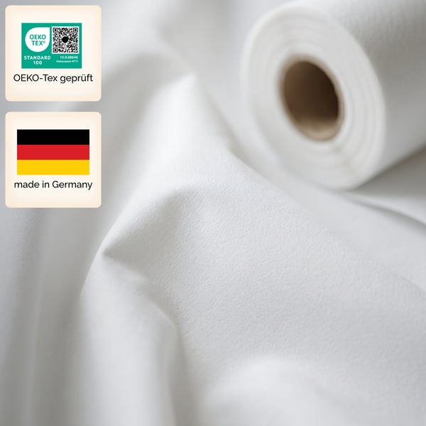 Weiße Tapetenrolle mit strukturierter Oberfläche, OEKO-TEX zertifiziert und hergestellt in Deutschland.