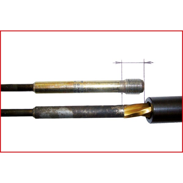 Ventilführungsreibahle im Einsatz an einem Zylinderkopf