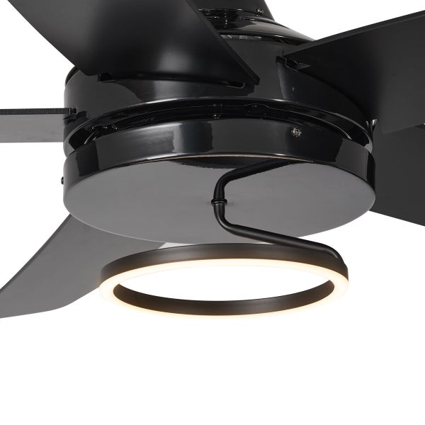 Deckenventilator mit integrierter LED Beleuchtung in Ringform und Ventilatorflügeln