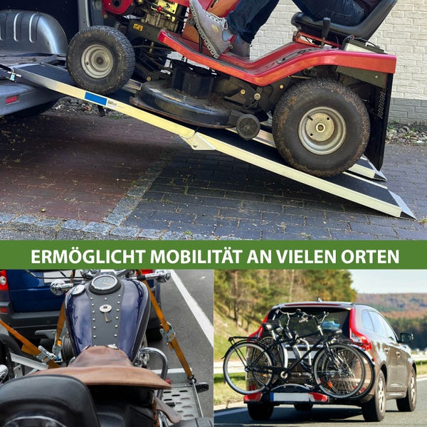 Rasenmähertraktor wird mit einer Rampe auf einen Anhänger verladen, Motorrad auf Anhänger verzurrt, Auto mit Fahrradträger.