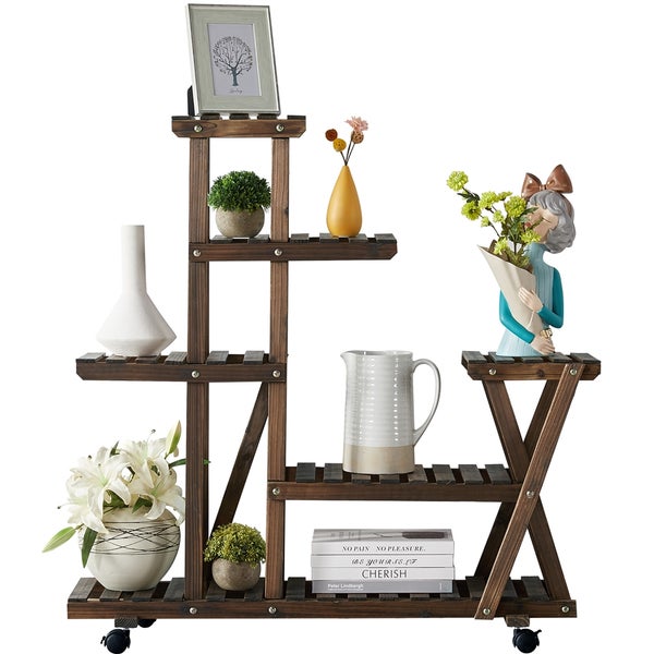 Mehrstöckiges Pflanzenregal aus Holz mit Rollen und Dekoartikeln