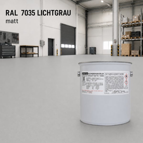 Schuettec Zwei-Komponenten-Betonversiegelung in RAL 7035 Lichtgrau matt, aufgetragen auf dem Boden einer hellen, organisierten Werkstatt.